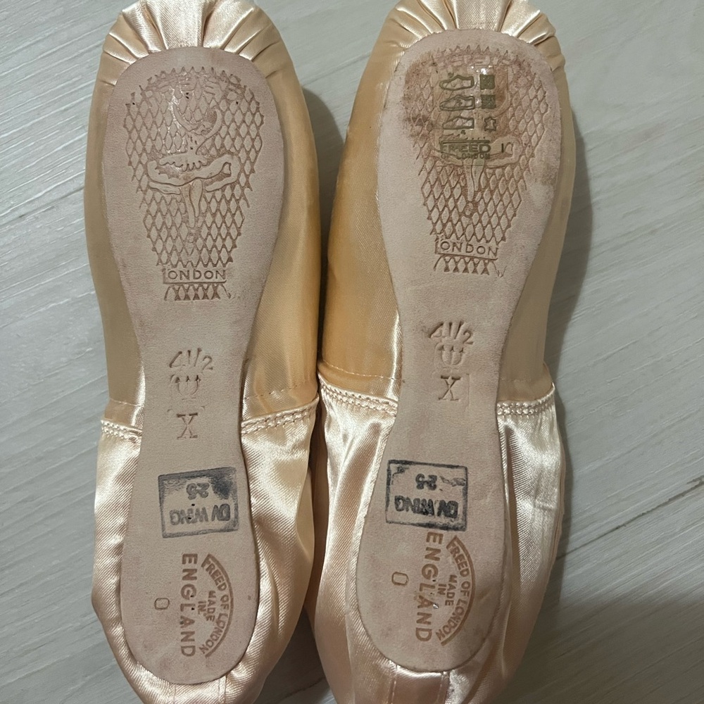 NEW FREED 4.5 X POINTE SHOES FOR SALE - 6 PAIRS - MAKERS LISTED IN DESCRIPTION